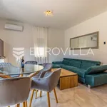 Rent 3 bedroom house of 77 m² in Pula