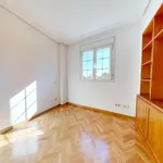 Rent 1 bedroom apartment of 32 m² in Madrid