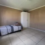 Rent 2 bedroom apartment in Roodepoort