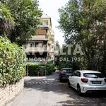 Rent 5 bedroom apartment of 240 m² in Roma