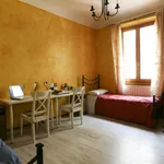 Rent 5 bedroom apartment of 120 m² in florence