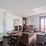 Rent 3 bedroom apartment of 141 m² in Rho