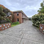 Rent 1 bedroom apartment in Murrumbeena