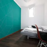 Rent a room of 100 m² in lisbon