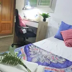 Rent a room of 80 m² in valencia