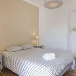 Rent a room of 100 m² in lisbon