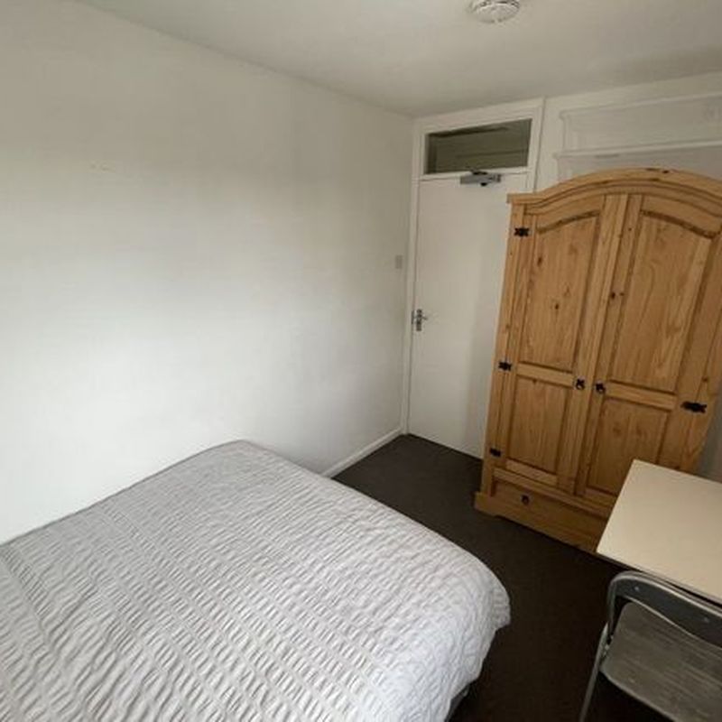 Room to rent in Room 3, Swinburne Road NN8