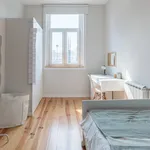 Rent 11 bedroom house in Porto