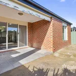 Rent 3 bedroom house of 3300 m² in Wyndham Vale