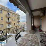 Affitto 4 camera appartamento di 150 m² in Naples