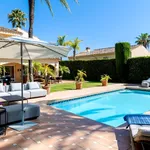 Rent 5 bedroom house of 985 m² in Marbella