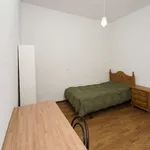 Rent a room of 270 m² in madrid