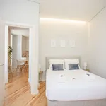 Rent 5 bedroom apartment of 68 m² in Porto