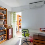 Rent a room of 90 m² in valencia