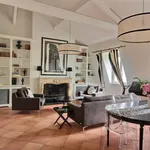 Appartement de 1076 m² avec 3 chambre(s) en location à Paris