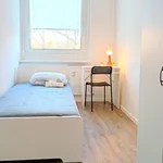 Miete 3 Schlafzimmer wohnung von 57 m² in Magdeburg