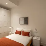 Rent 5 bedroom apartment of 70 m² in Lisboa