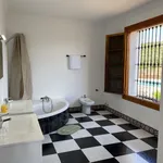 Rent 5 bedroom house in Malaga']