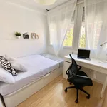 Rent 4 bedroom apartment in Madrid