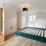 Rent 5 bedroom house in South East England