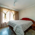 Rent 2 bedroom house of 215 m² in Soweto