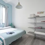 Rent 5 bedroom apartment of 50 m² in Barcelona