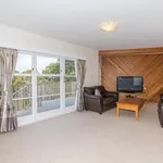 Rent 3 bedroom house in Kaipātiki