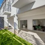 Rent 3 bedroom house of 278 m² in Sandton