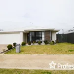 Rent 3 bedroom house in Lakelands