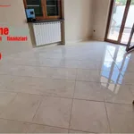 Villa a Schiera in affitto a Nola via vittorio veneto, non arredato/vuoto, giardino privato, posto auto - TrovaCasa