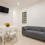 Rent 4 bedroom apartment of 65 m² in Barcelona