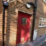 Rent 4 bedroom house in South East England