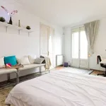 Rent a room of 280 m² in barcelona