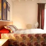 Rent a room of 210 m² in barcelona