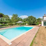 Rent 12 bedroom house of 450 m² in Roma