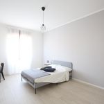 Rent 4 bedroom apartment in Modena