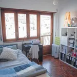 Rent a room of 100 m² in lisbon