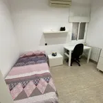 Rent 4 bedroom apartment in Barcelona