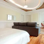 Rent a room of 200 m² in lisbon