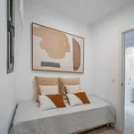 Rent 5 bedroom apartment of 53 m² in Madrid