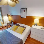 Rent 5 bedroom apartment in Paris