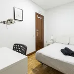 Rent a room of 215 m² in Madrid