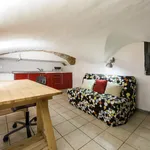 Rent 1 bedroom apartment of 60 m² in Florence