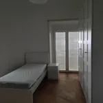 Rent a room of 120 m² in Amadora