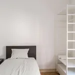 Rent 4 bedroom apartment in Lisbon