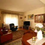 Rent 5 bedroom apartment of 185 m² in Roma