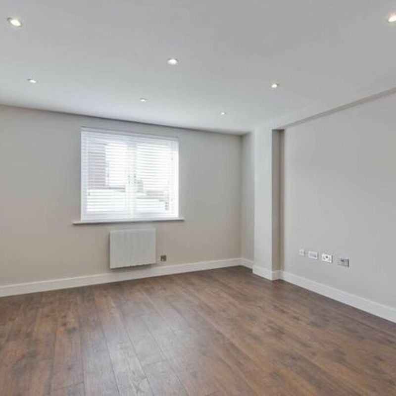 Flat to rent in Church Street, Walton-On-Thames KT12