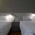 Rent 4 bedroom apartment in Barcelona