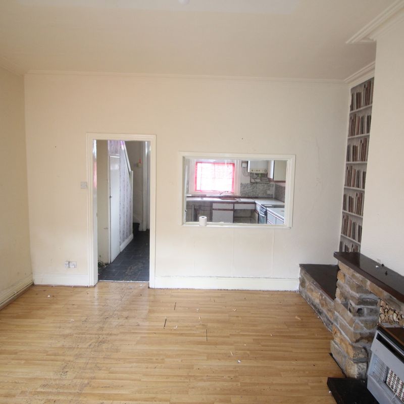 2 beds - Terraced - £800 pcm - To Let - Royds Street, Lowerplace, Rochdale Lower Place