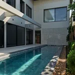 Rent 4 bedroom house of 420 m² in Krung Thep Maha Nakhon